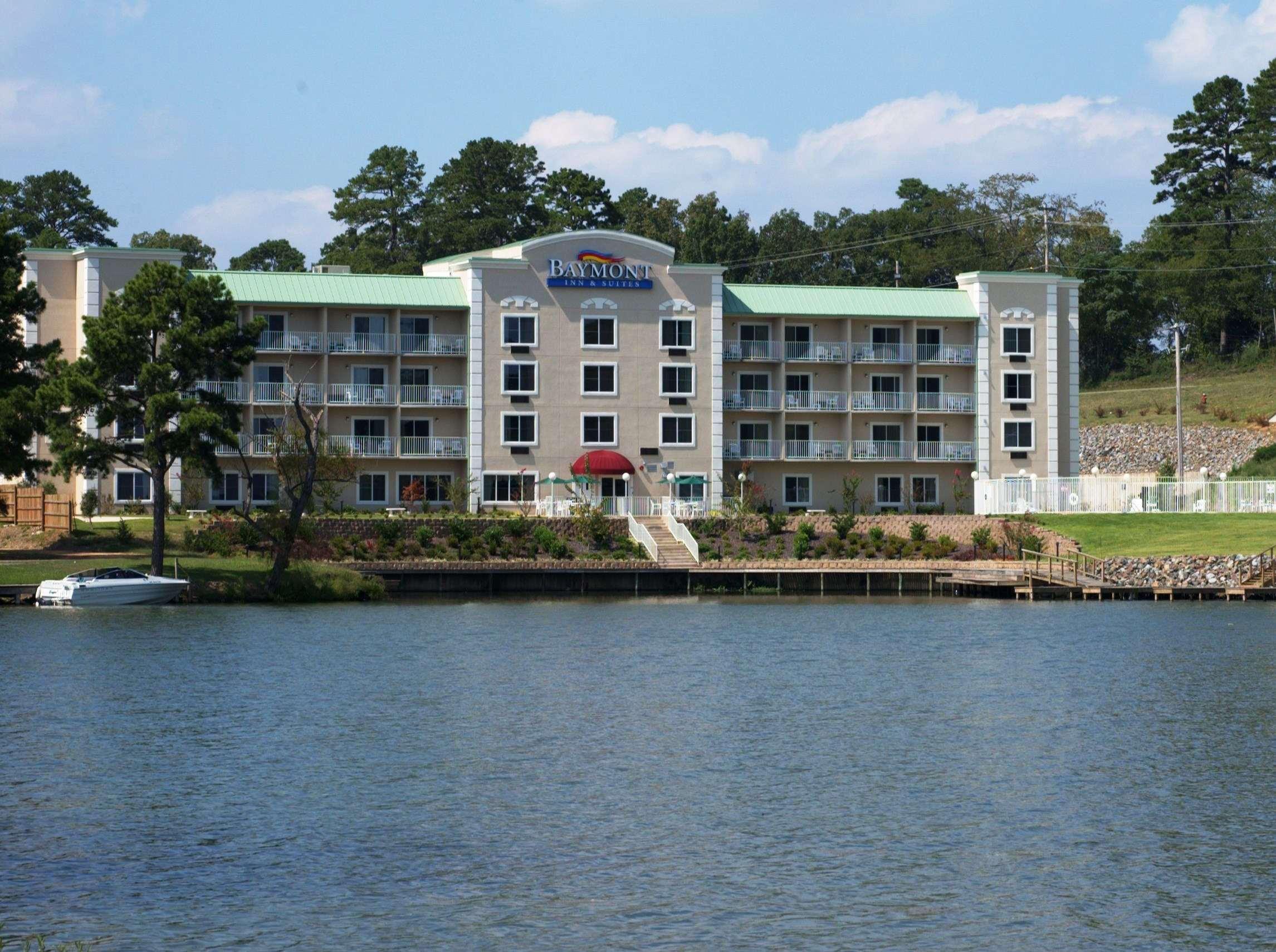 Baymont On The Lake By Wyndham Hot Springs Eksteriør bilde